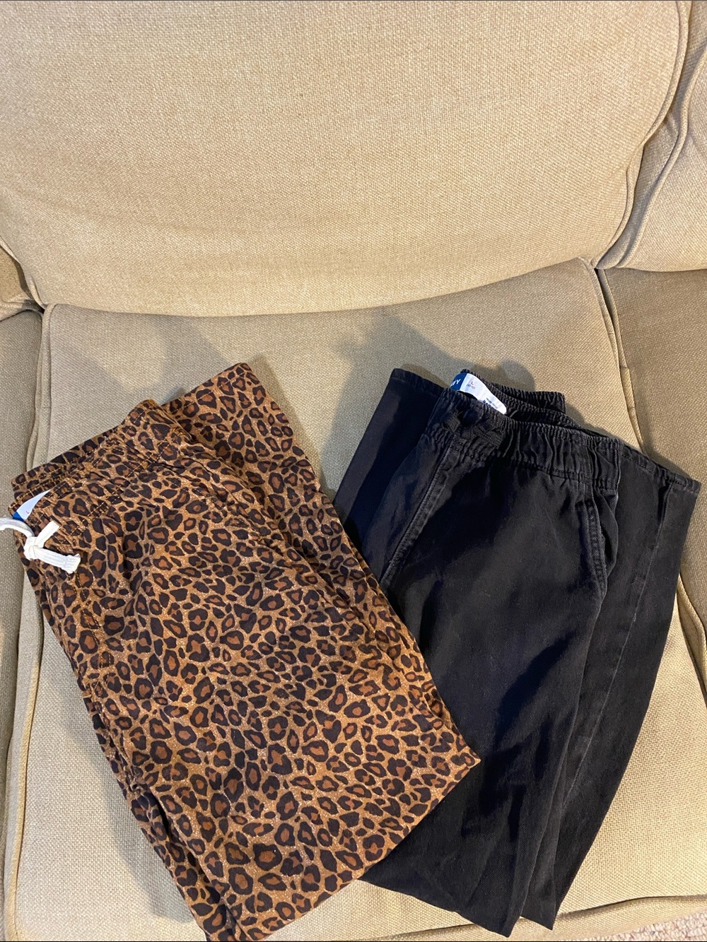 Girls Old Navy Leopard Print and Black Pull-On Pants (10-12)